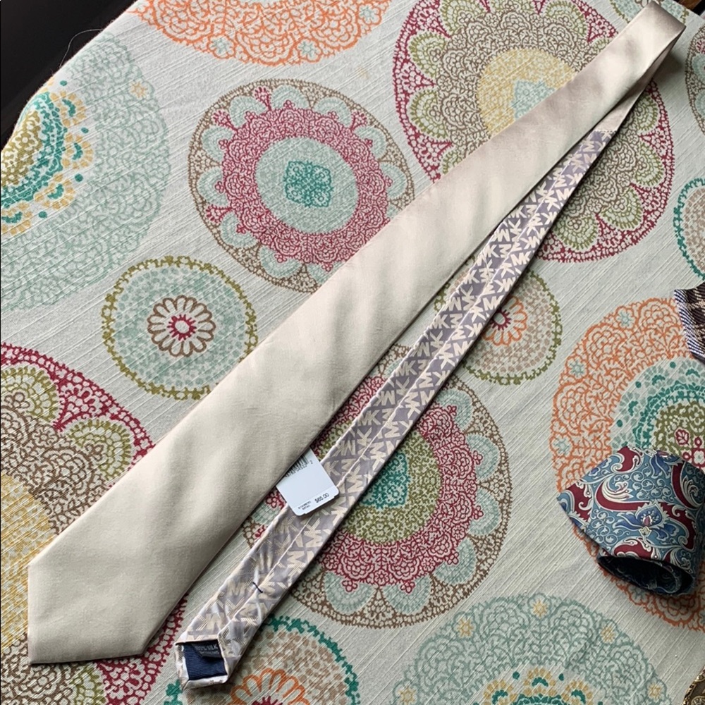 NWT Michael Kors Sapphire Solid II Cream Classic Silk Tie Extra Long